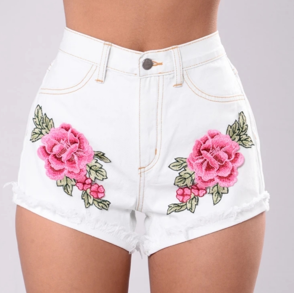 🦋2 for $25🦋Fashionova shorts with rose applique